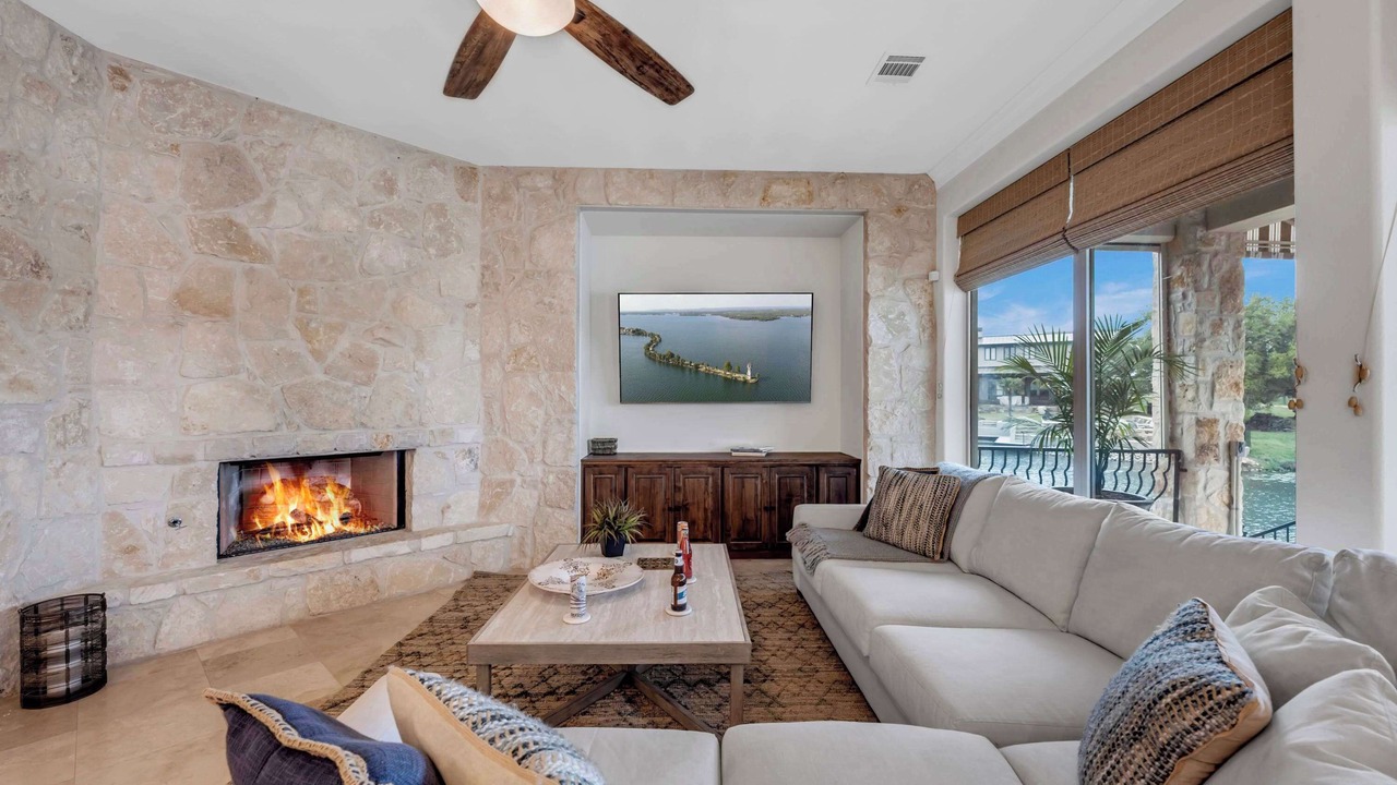 Photo of Livingroom in Horseshoe Bay West