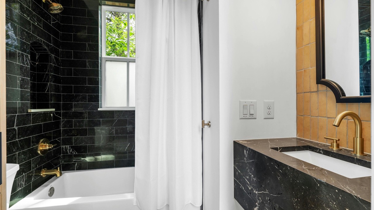 Photo of Bathroom in Govalle