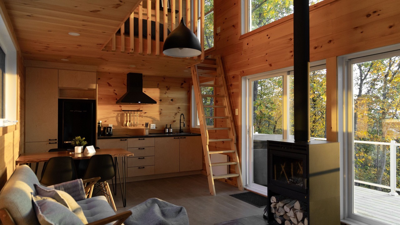 Photo of Livingroom in Saint-Aime-du-Lac-des-Iles