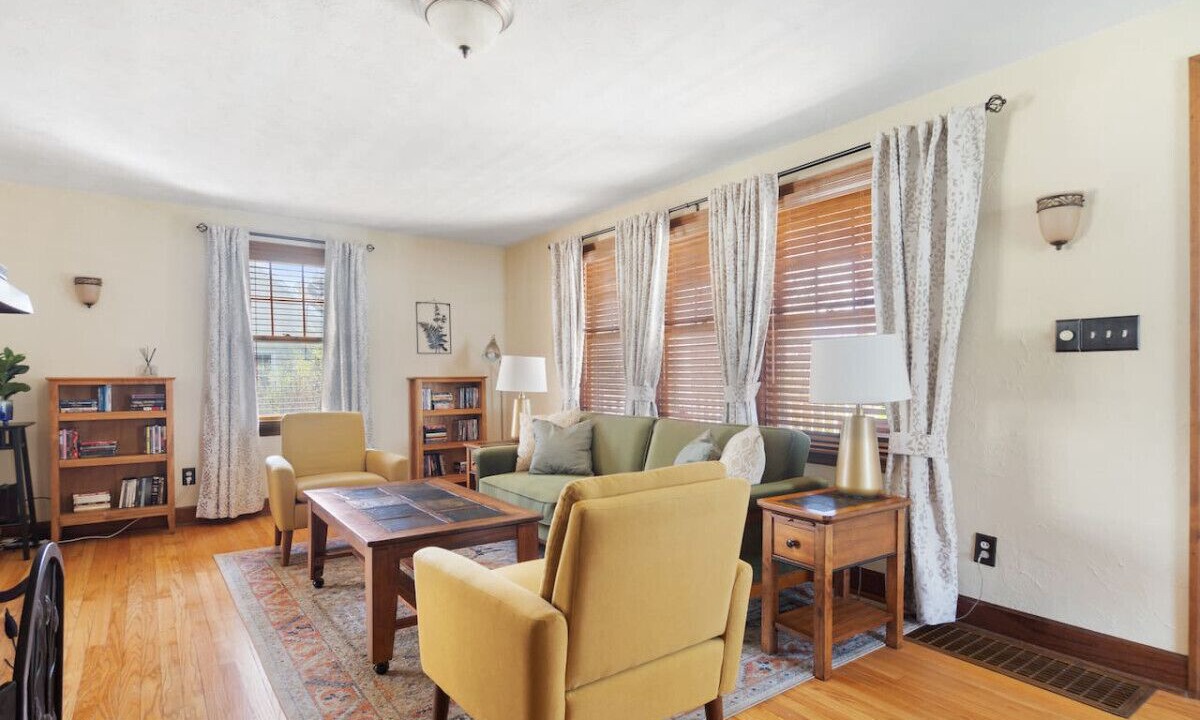 Photo of Livingroom in Lakewood