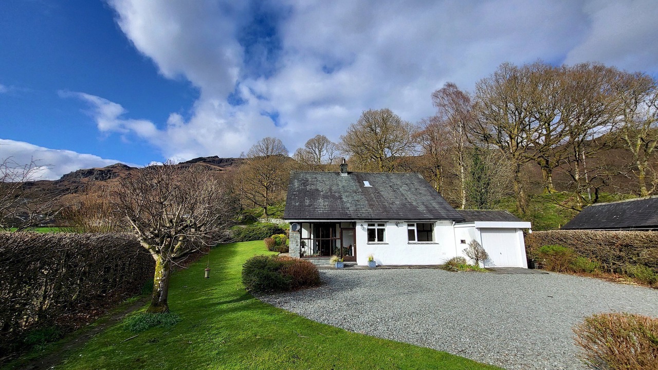 Photo of Outdoor in Chapel Stile