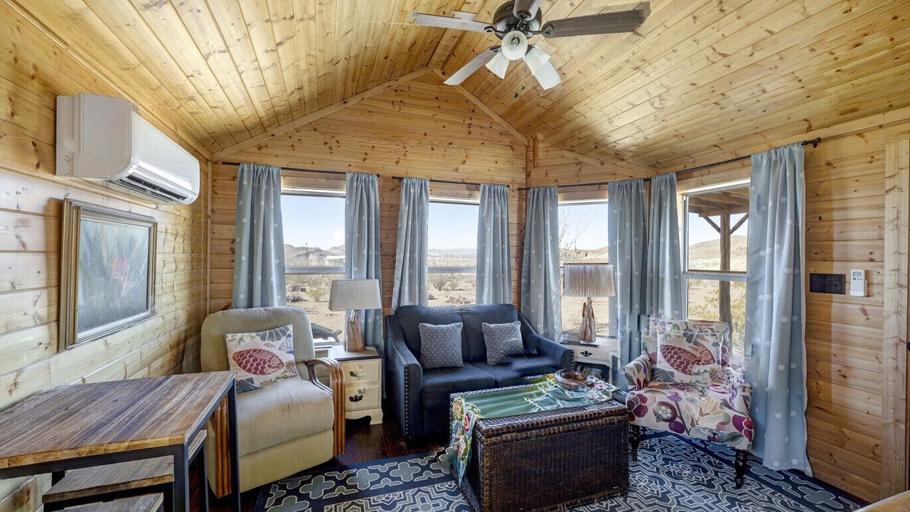 Photo of Livingroom in Terlingua
