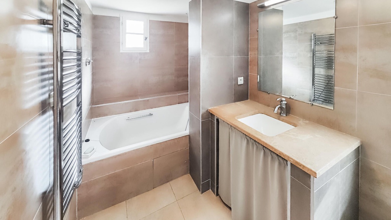 Photo of Bathroom in Saint-Laurent-de-la-Cabrerisse