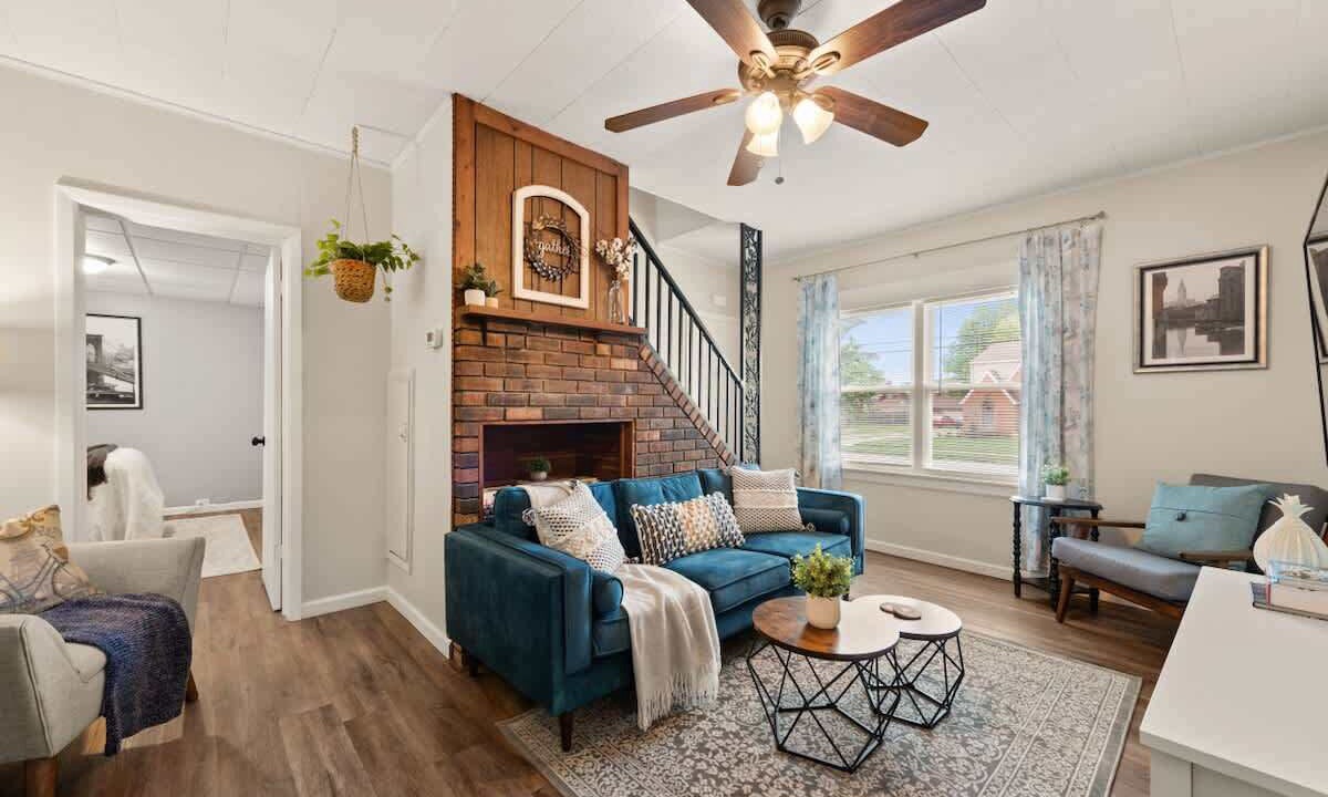 Photo of Livingroom in Kamm's Corners