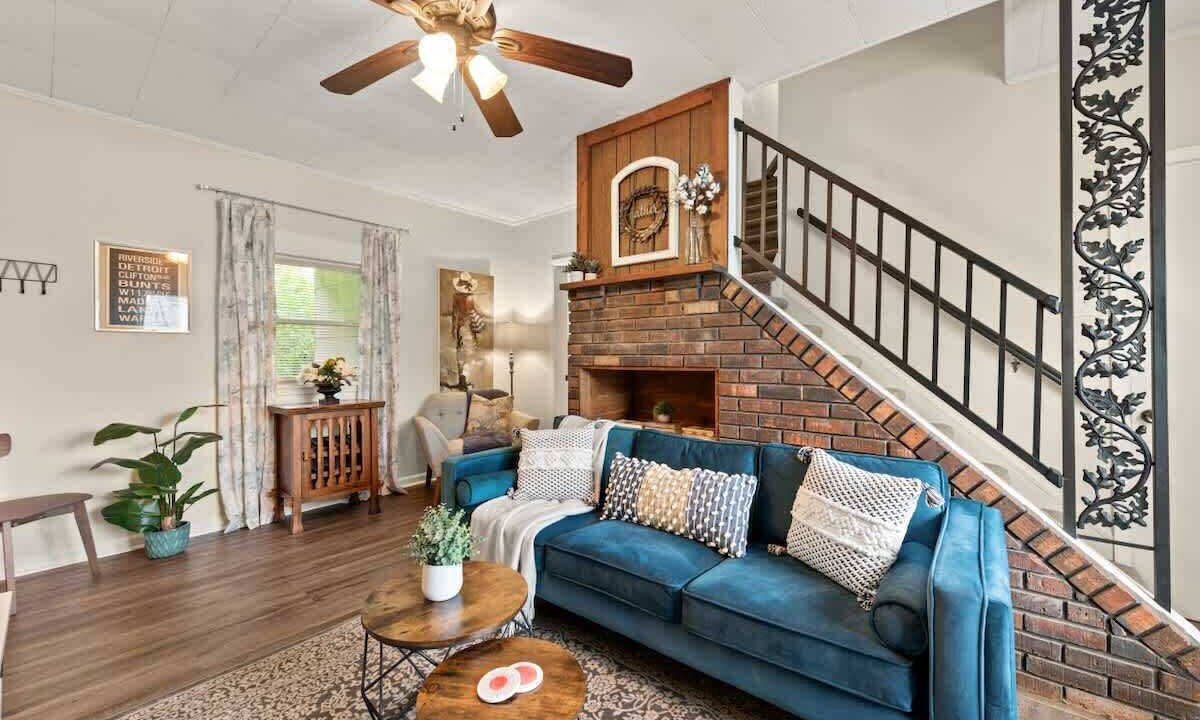 Photo of Livingroom in Kamm's Corners