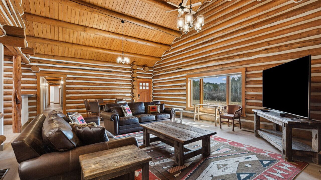 Photo of Livingroom in Victor