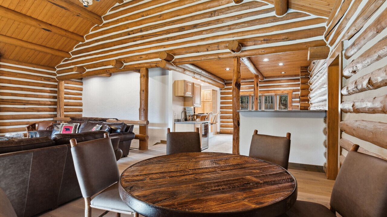 Photo of Others in Victor