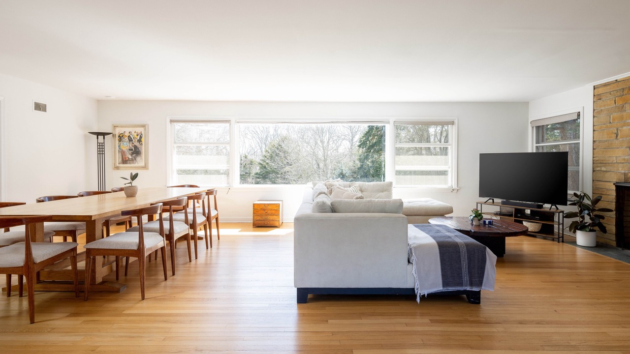 Photo of Livingroom in Cutchogue