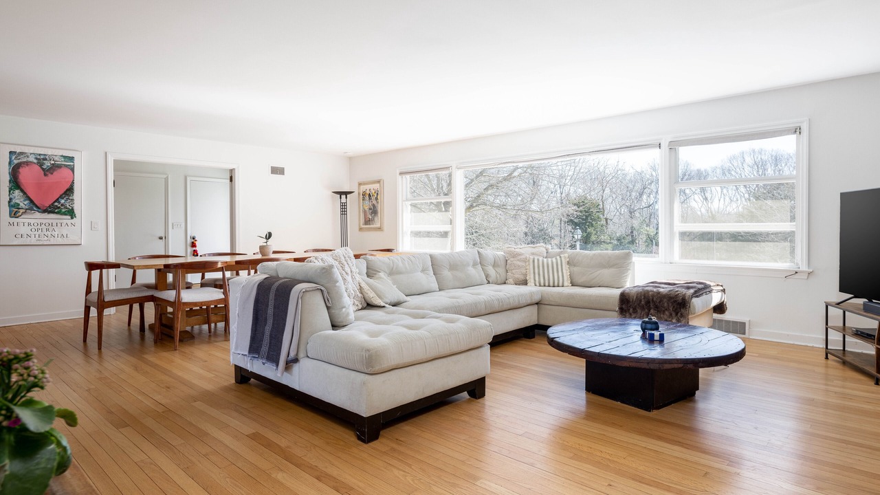 Photo of Livingroom in Cutchogue