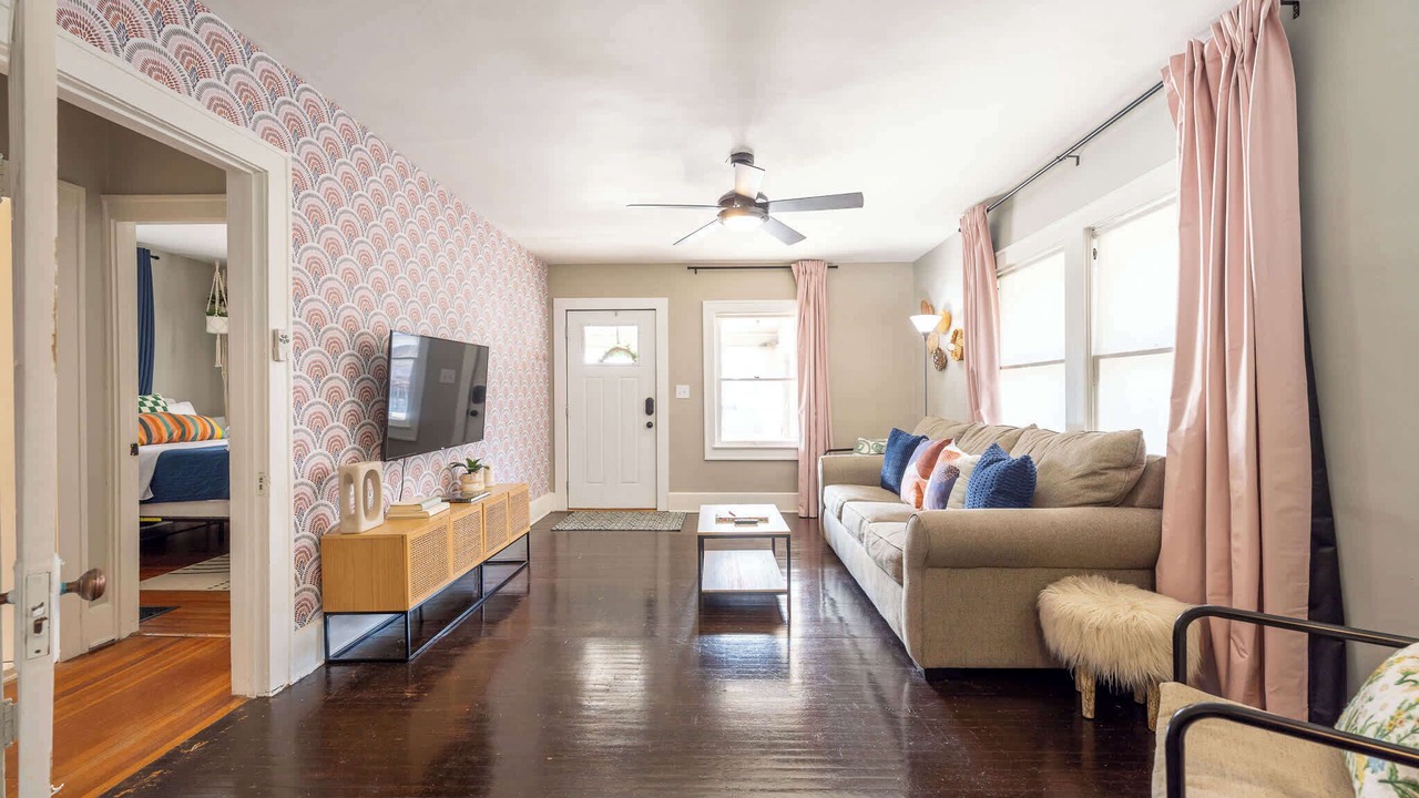 Photo of Livingroom in Meridian-Kessler