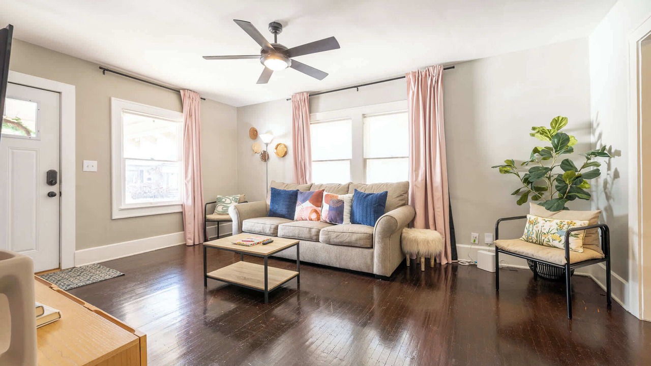 Photo of Livingroom in Meridian-Kessler
