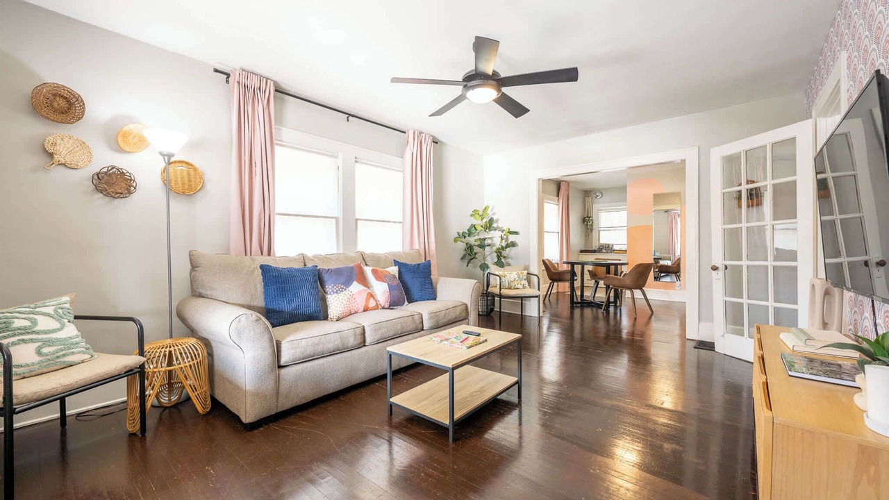 Photo of Livingroom in Meridian-Kessler