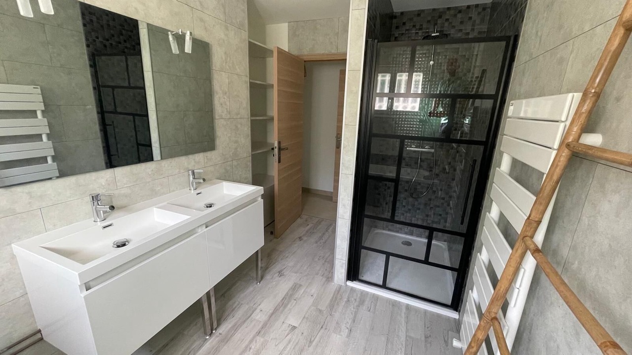 Photo of Bathroom in Vailhauques