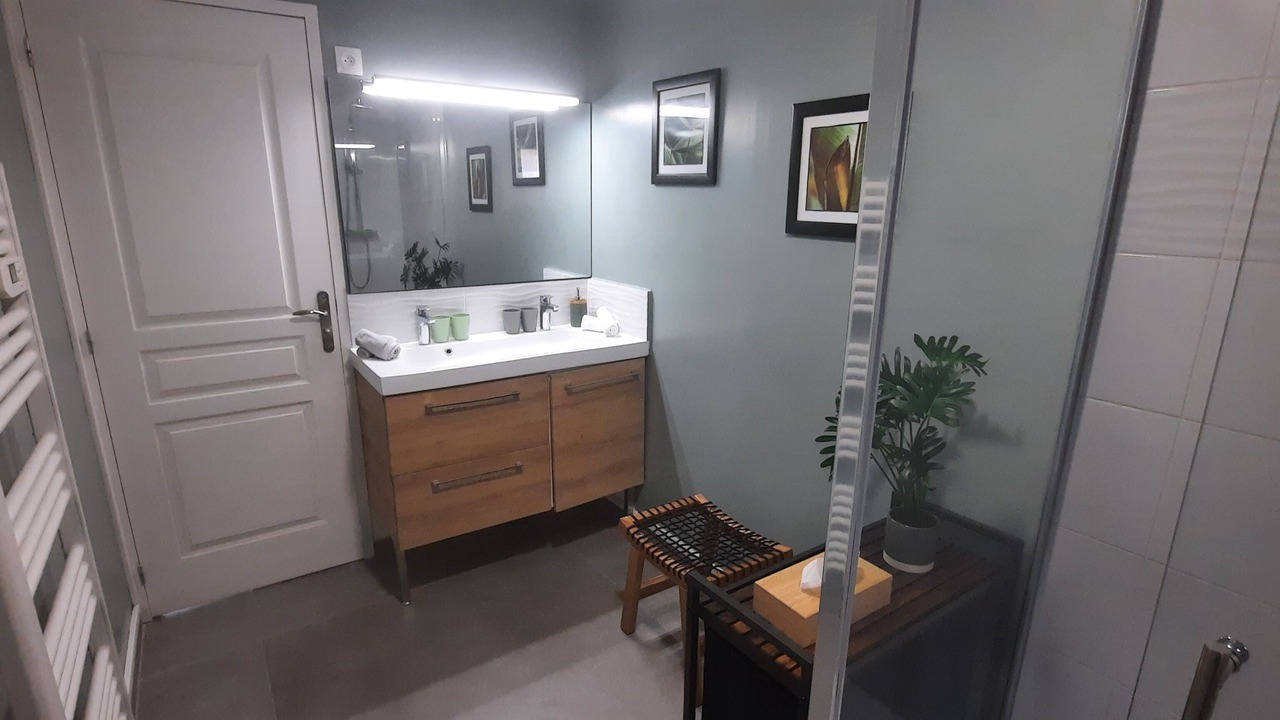Photo of Bathroom in Nesles