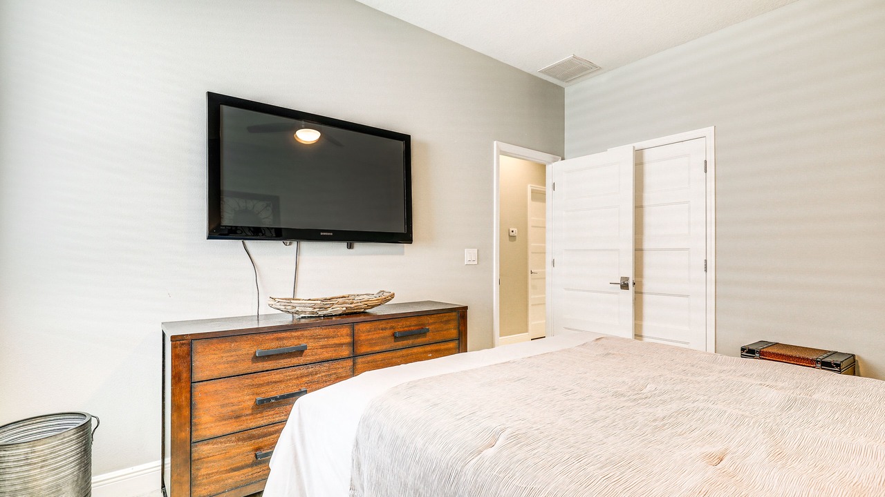 Photo of Bedroom in Carver City - Lincoln Gardens