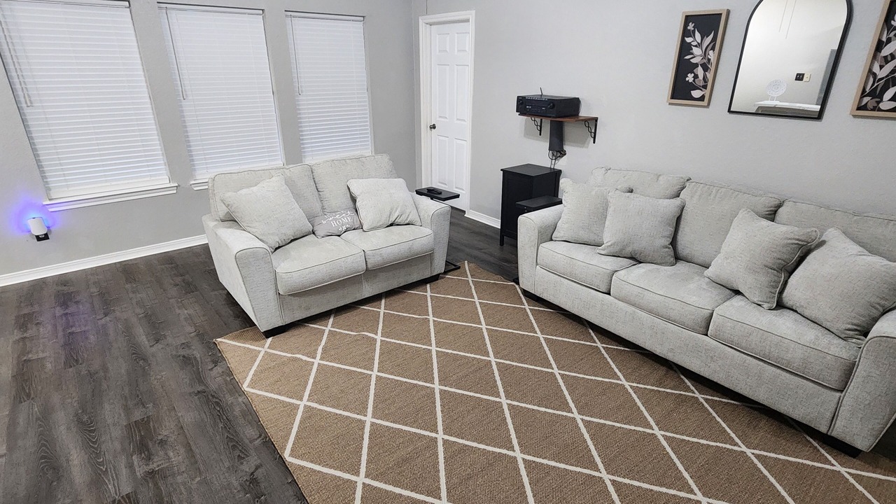 Photo of Livingroom in League City