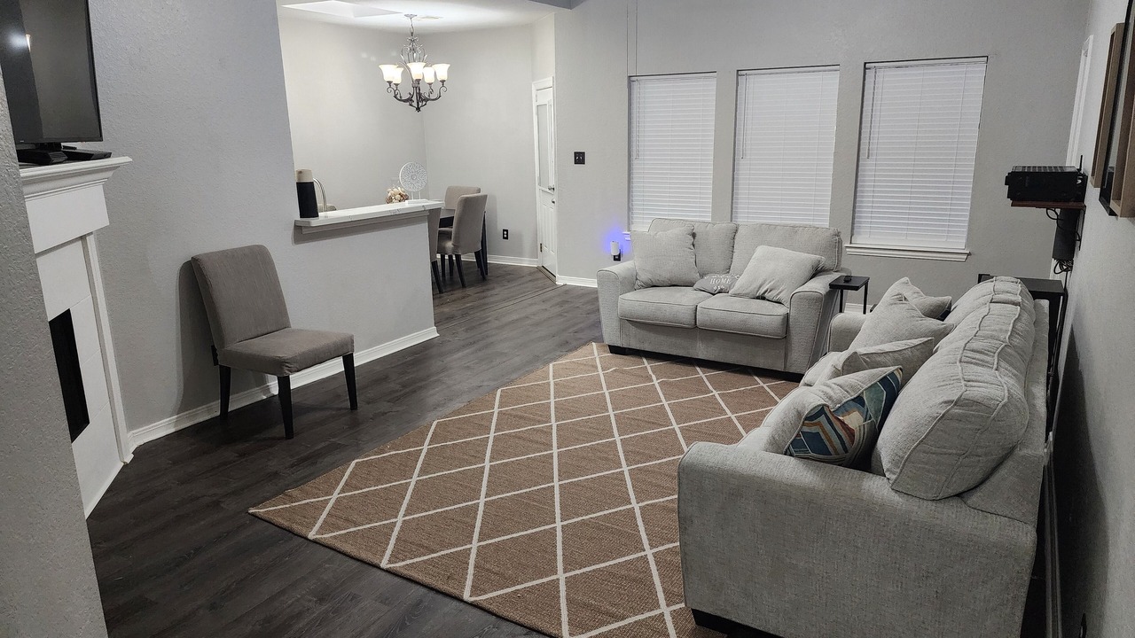 Photo of Livingroom in League City