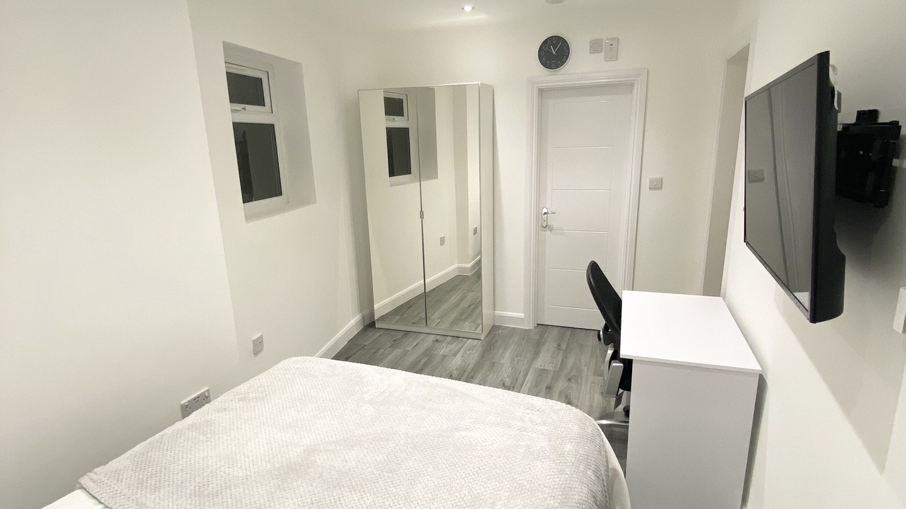 Photo of Bedroom in Hatch Lane