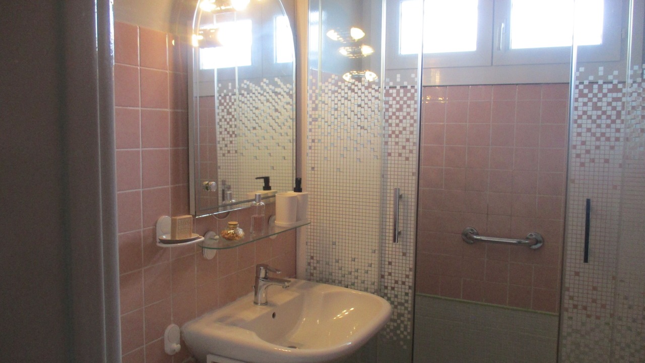 Photo of Bathroom in Vierville-sur-Mer