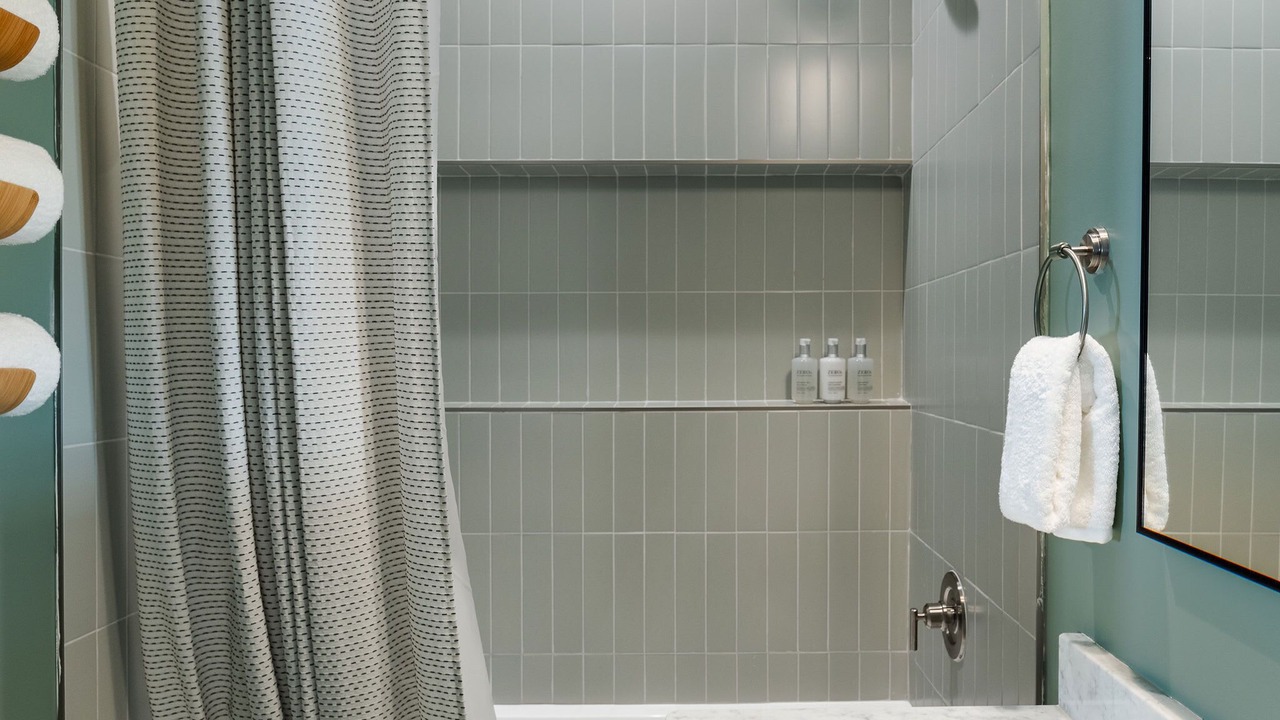 Photo of Bathroom in Thunderbolt