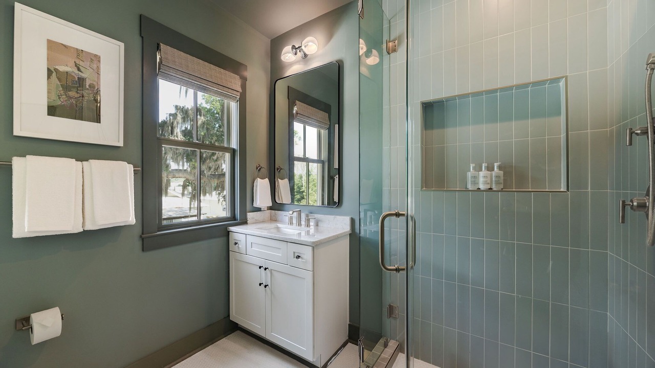 Photo of Bathroom in Thunderbolt