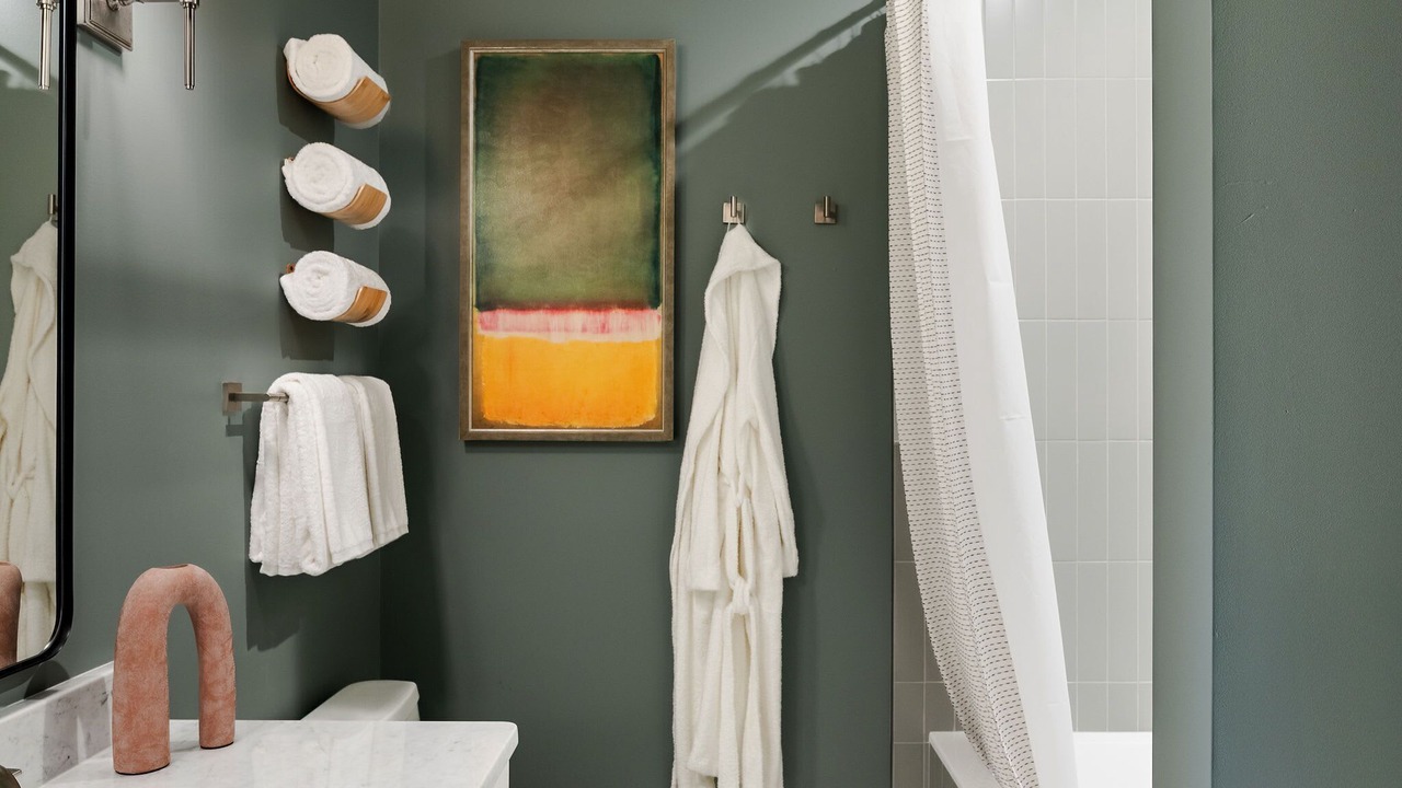 Photo of Bathroom in Thunderbolt