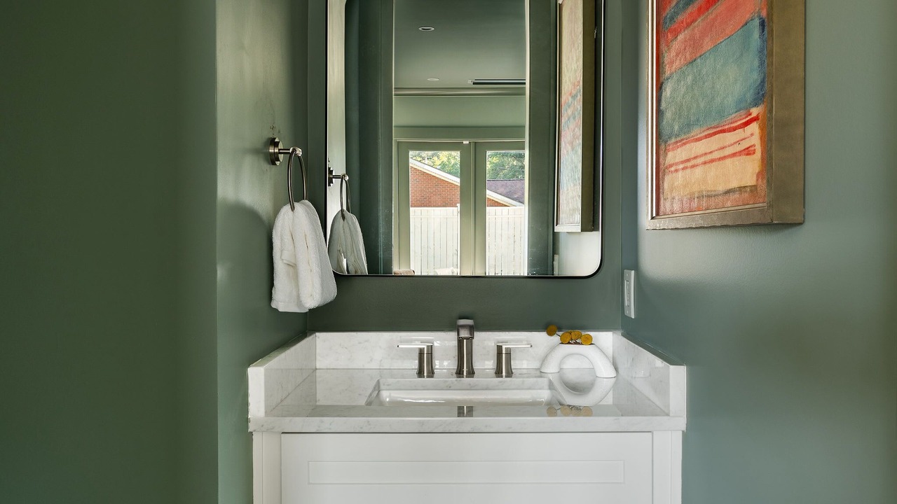 Photo of Bathroom in Thunderbolt