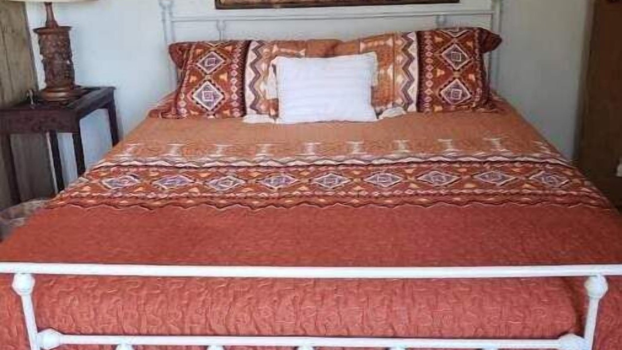 Photo of Bedroom in Newberry Springs