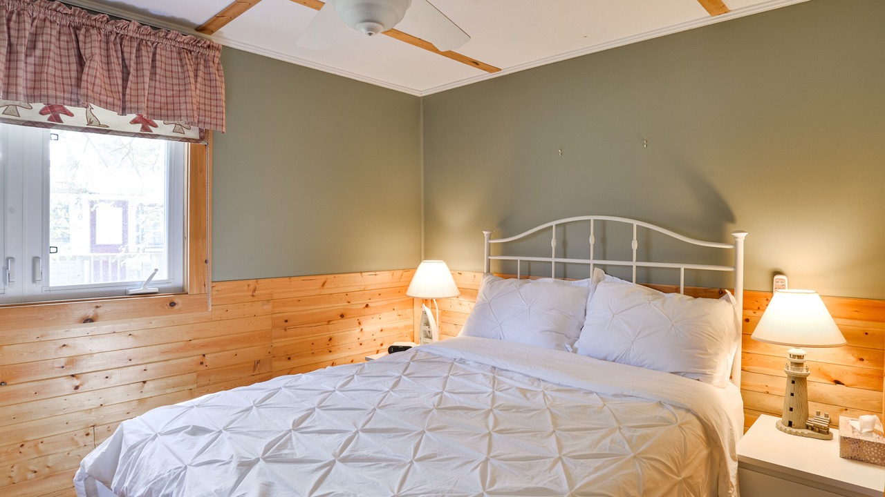 Photo of Bedroom in Muskoka Lakes