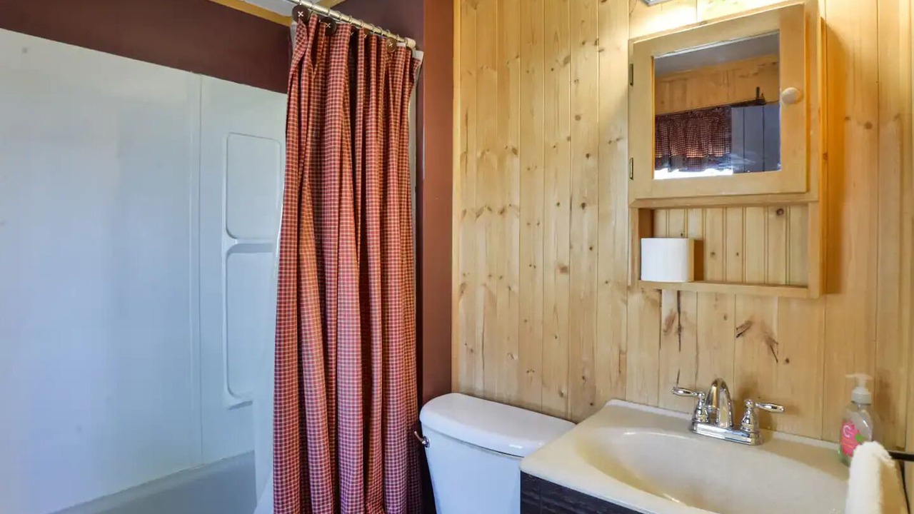 Photo of Bathroom in Muskoka Lakes