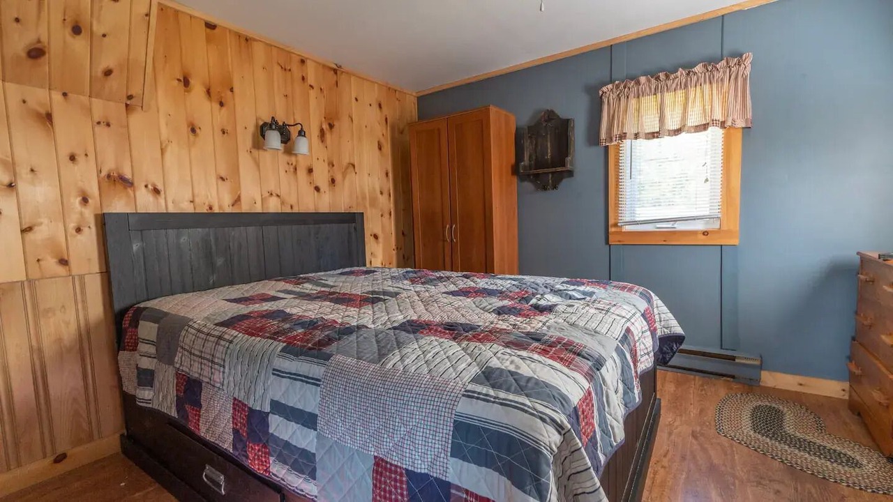 Photo of Bedroom in Muskoka Lakes