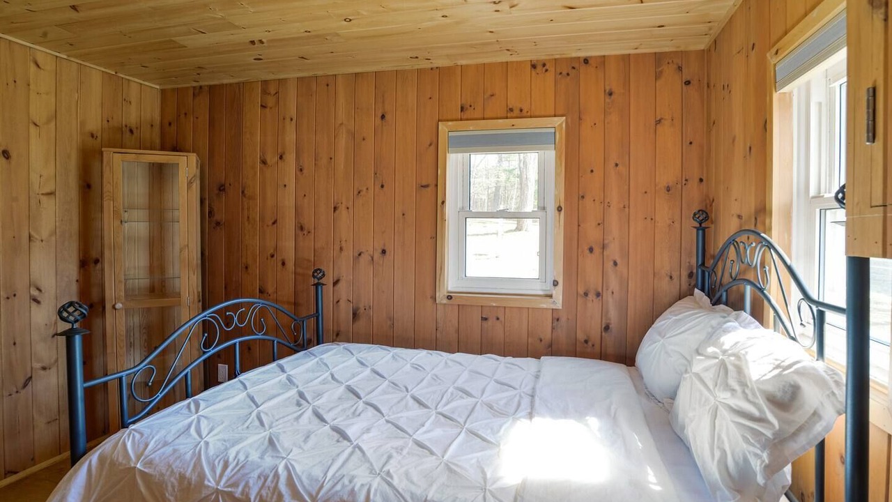 Photo of Bedroom in Muskoka Lakes