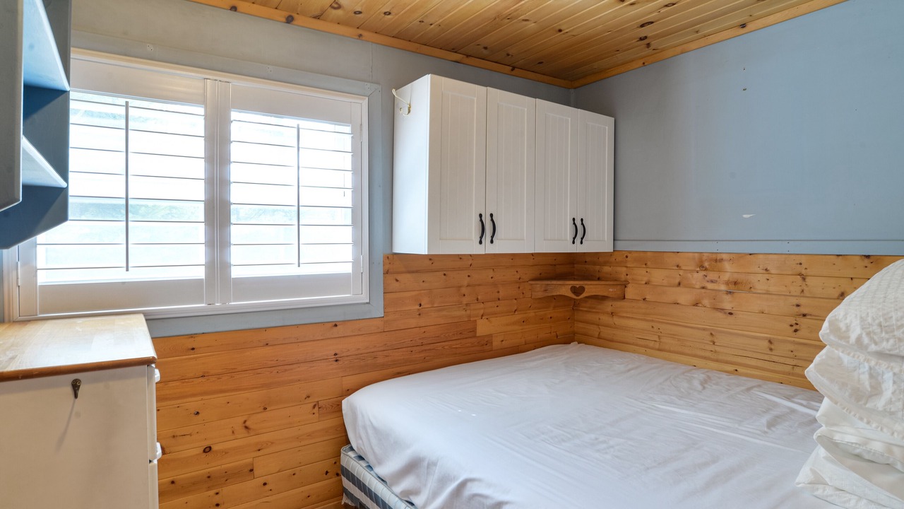 Photo of Bedroom in Muskoka Lakes