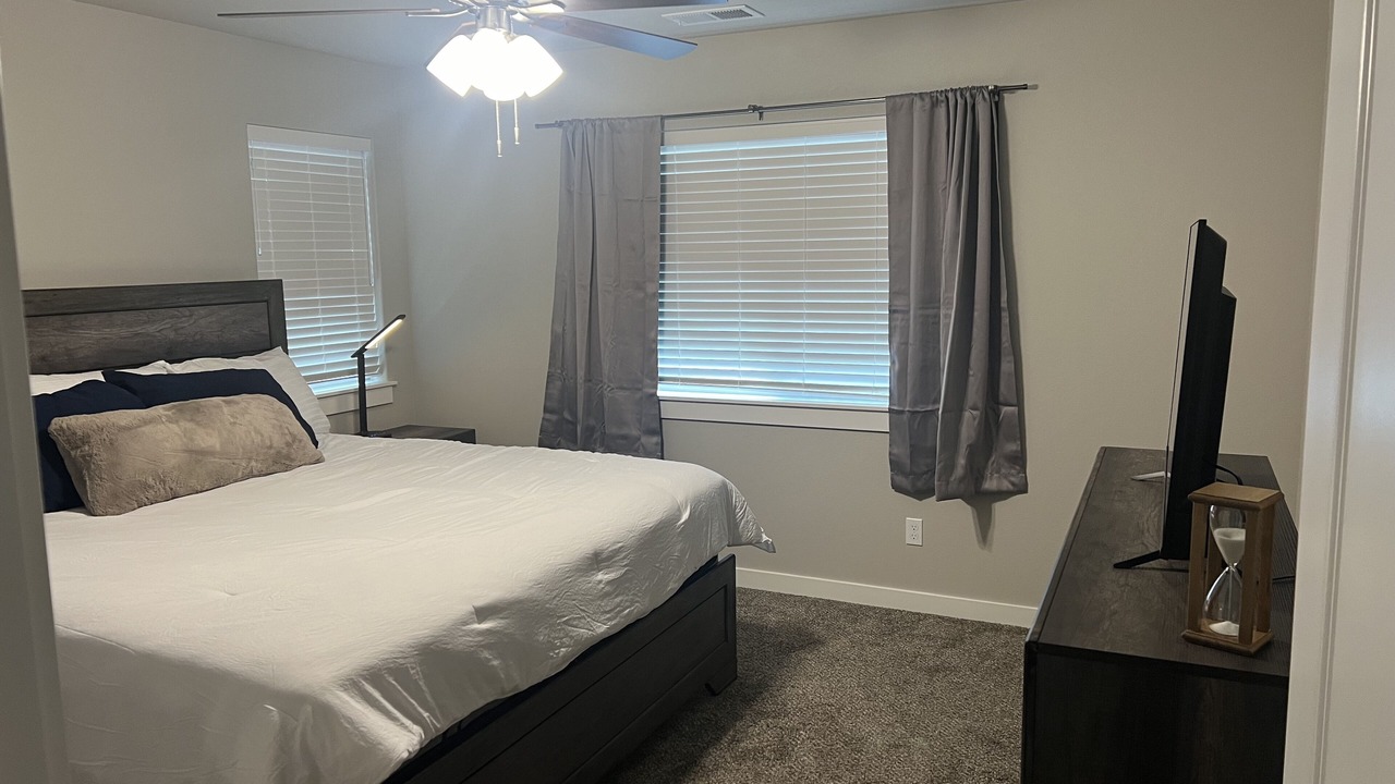 Photo of Bedroom in Roseburg