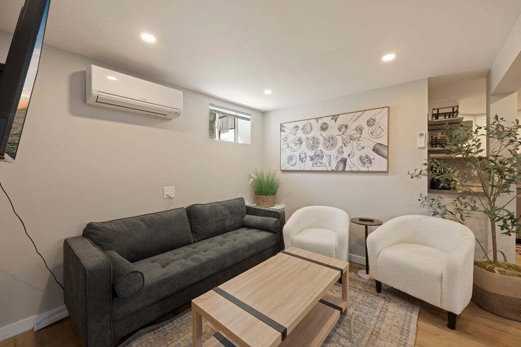 Photo of Livingroom in Seattle Metro Area