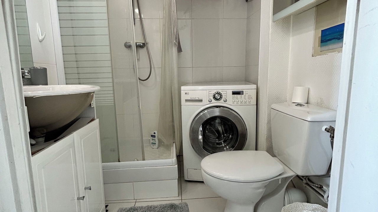 Photo of Bathroom in Pere Lachaise