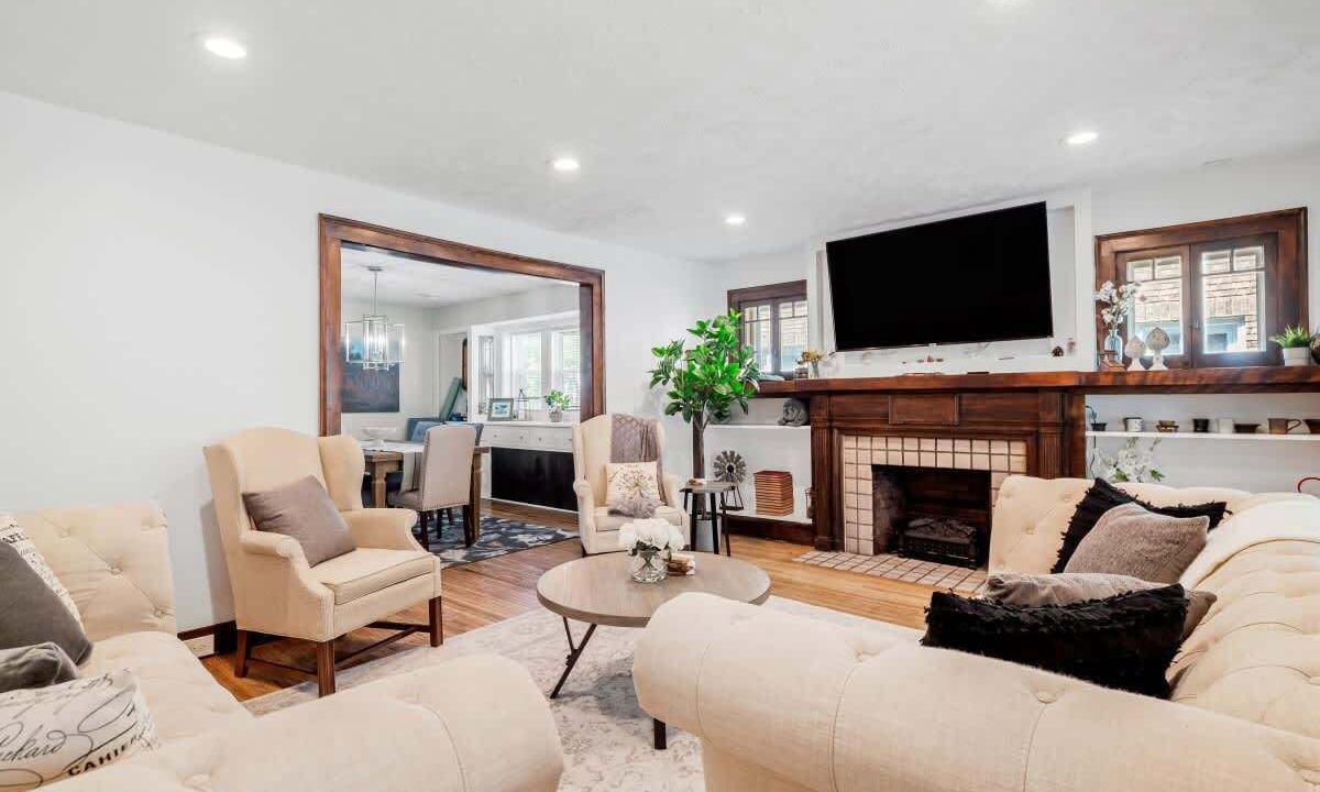 Photo of Livingroom in Cleveland