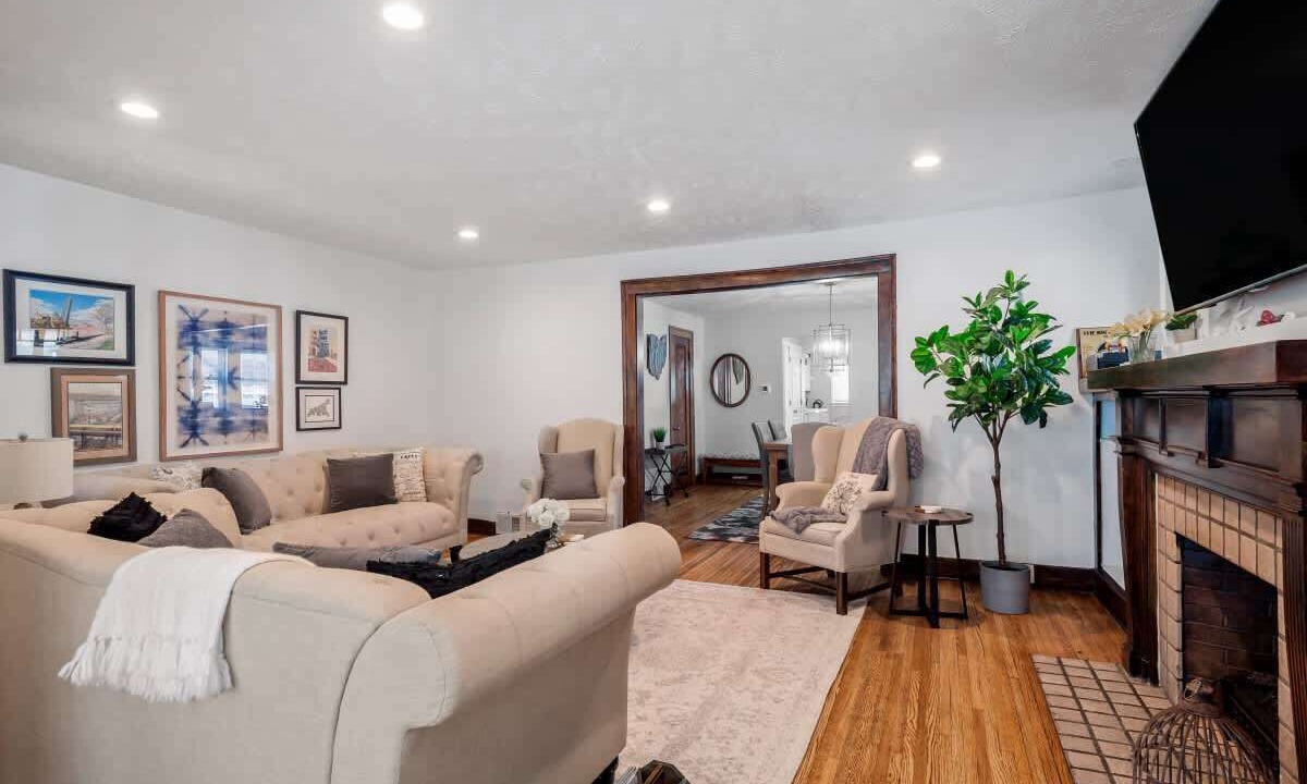 Photo of Livingroom in Cleveland