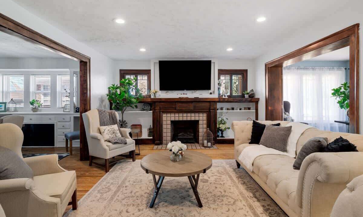 Photo of Livingroom in Cleveland