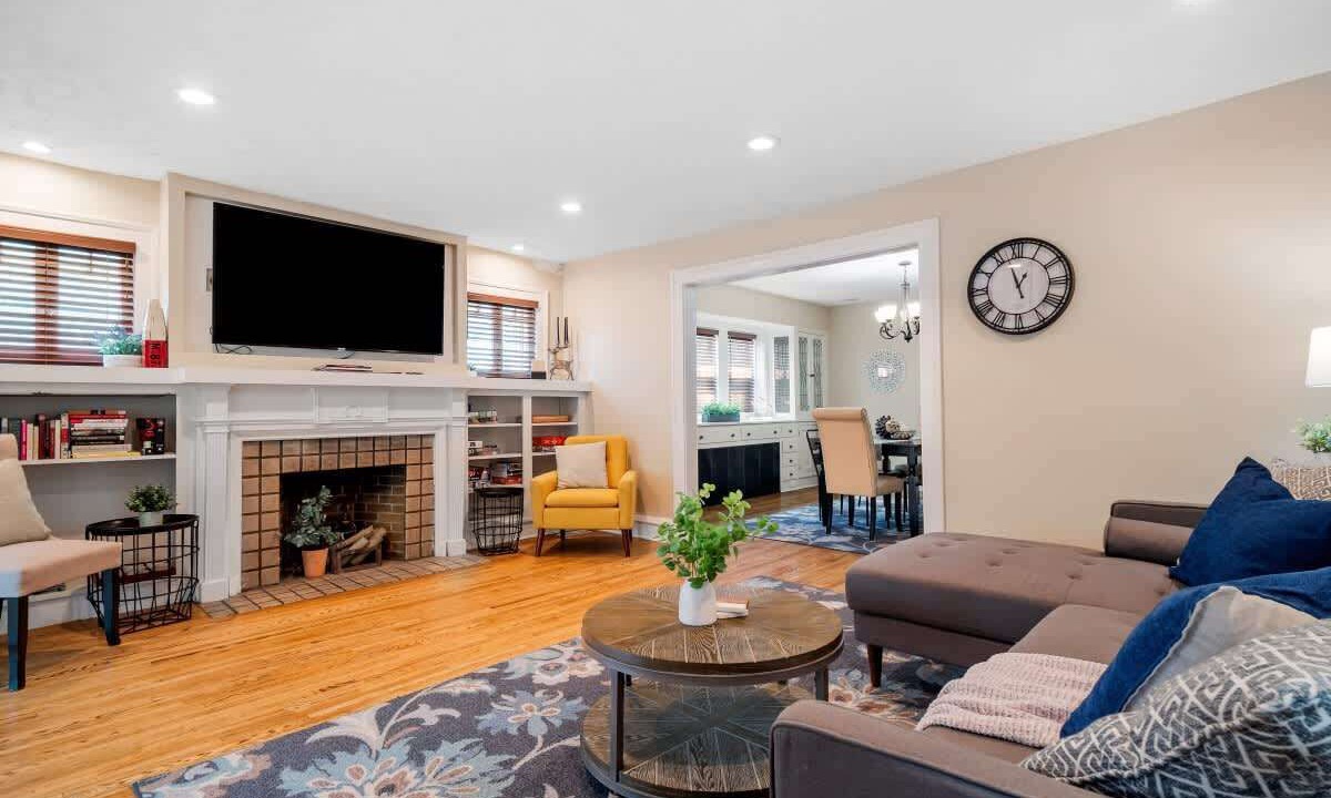 Photo of Livingroom in Cleveland