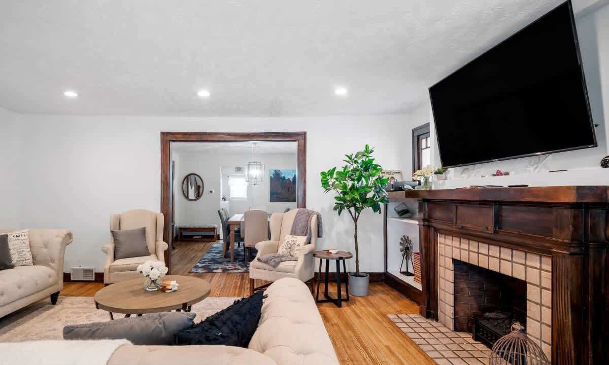 Photo of Livingroom in Cleveland