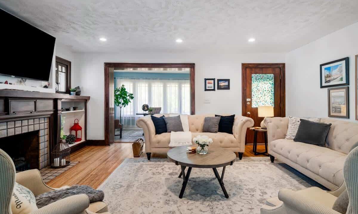 Photo of Livingroom in Cleveland