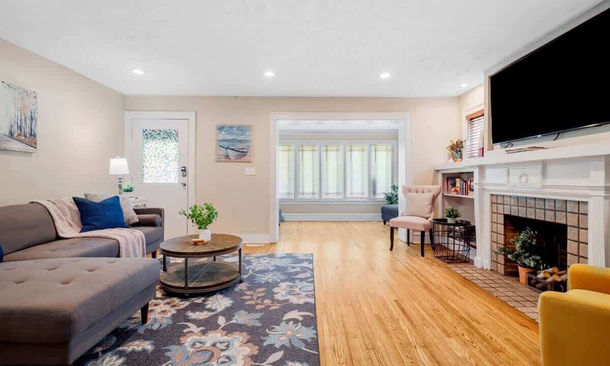 Photo of Livingroom in Cleveland