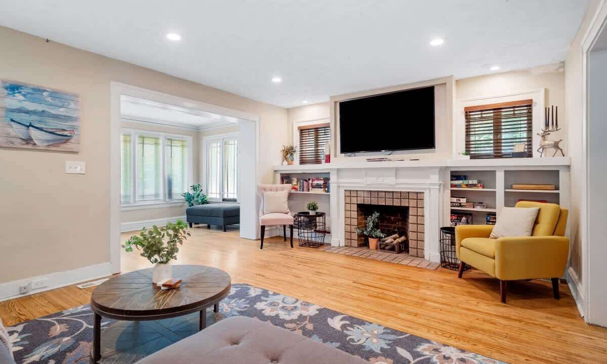 Photo of Livingroom in Cleveland