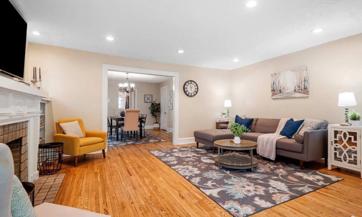 Photo of Livingroom in Cleveland