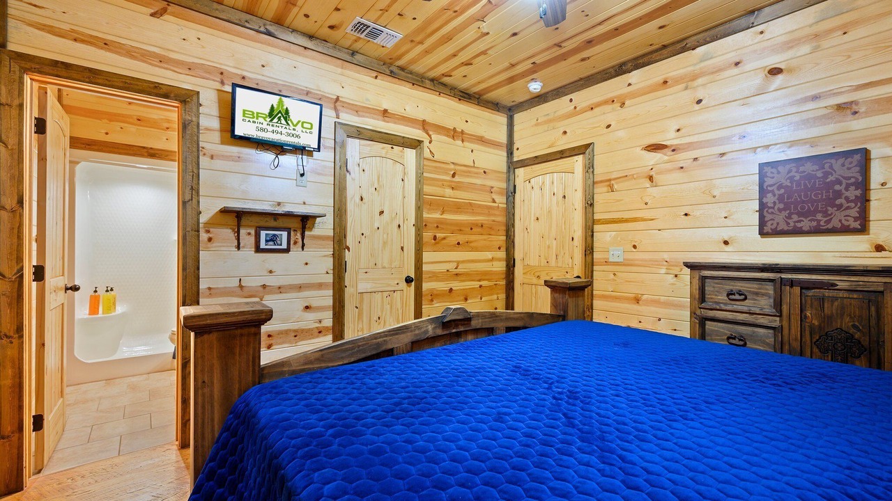 Photo of Bedroom in Hochatown