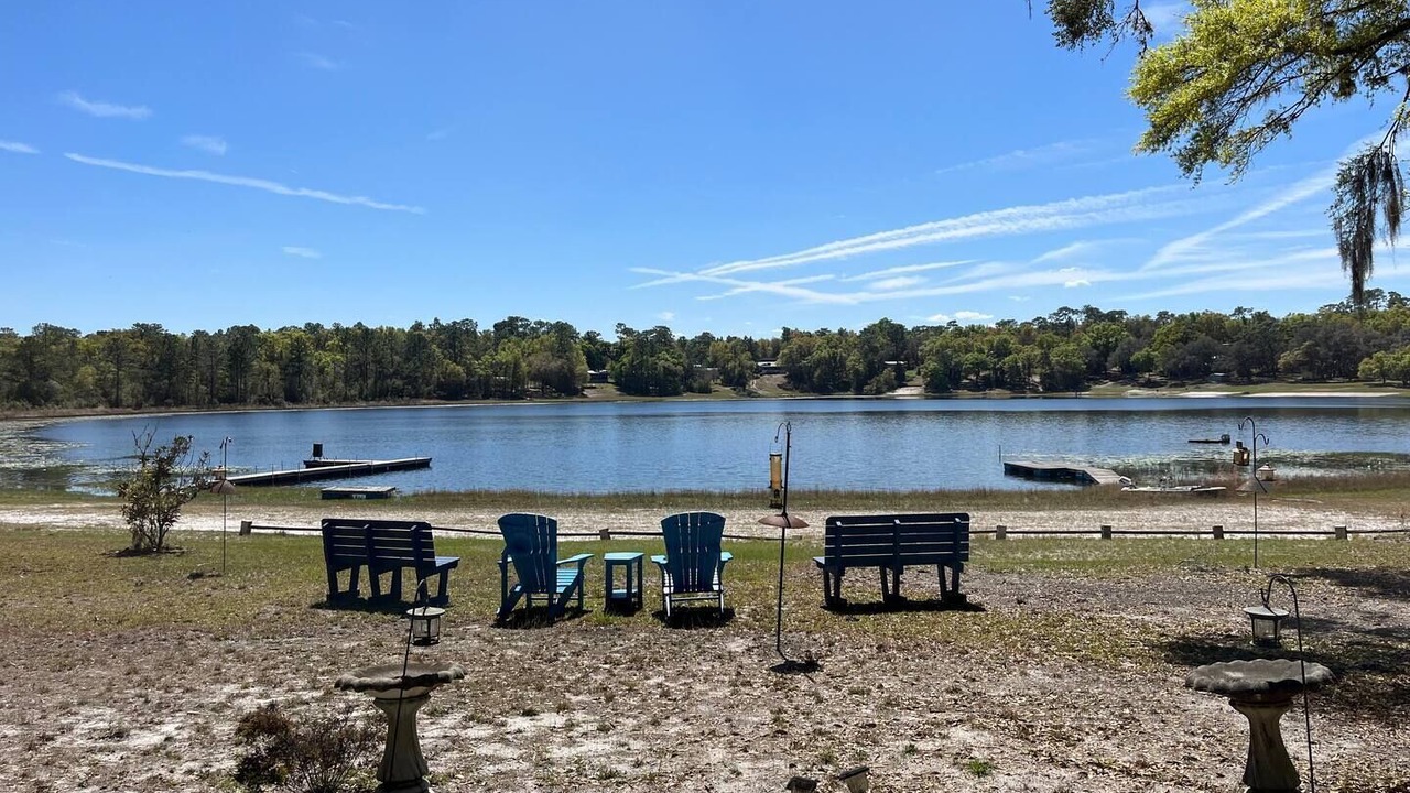 Photo of Outdoor in Putnam Hall