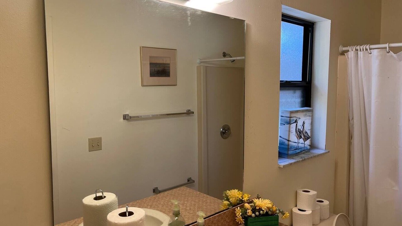 Photo of Bathroom in Putnam Hall