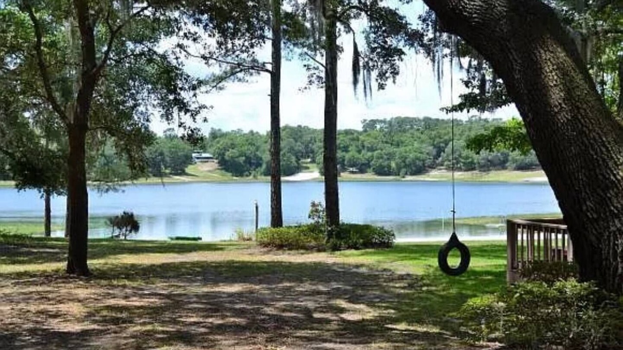 Photo of Outdoor in Putnam Hall