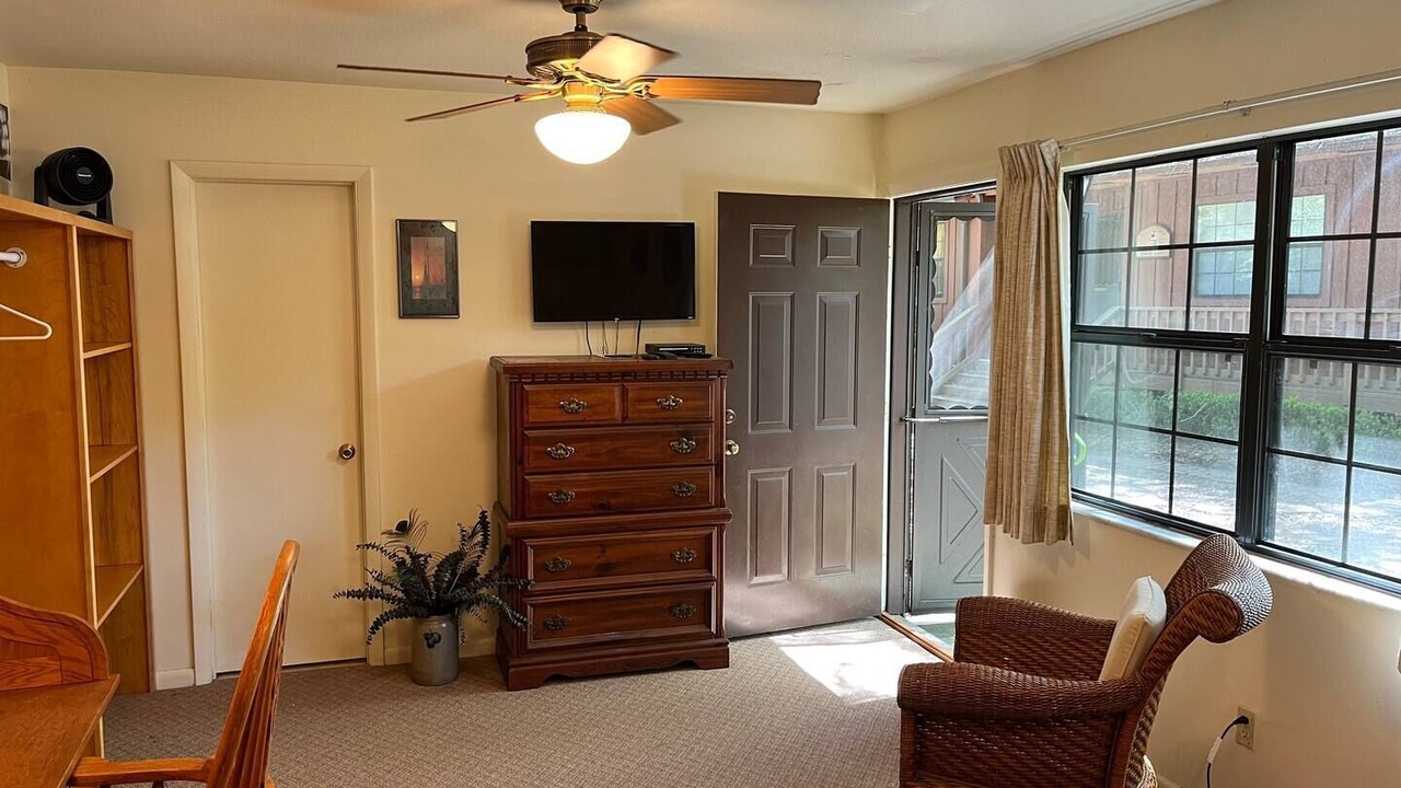 Photo of Others in Putnam Hall